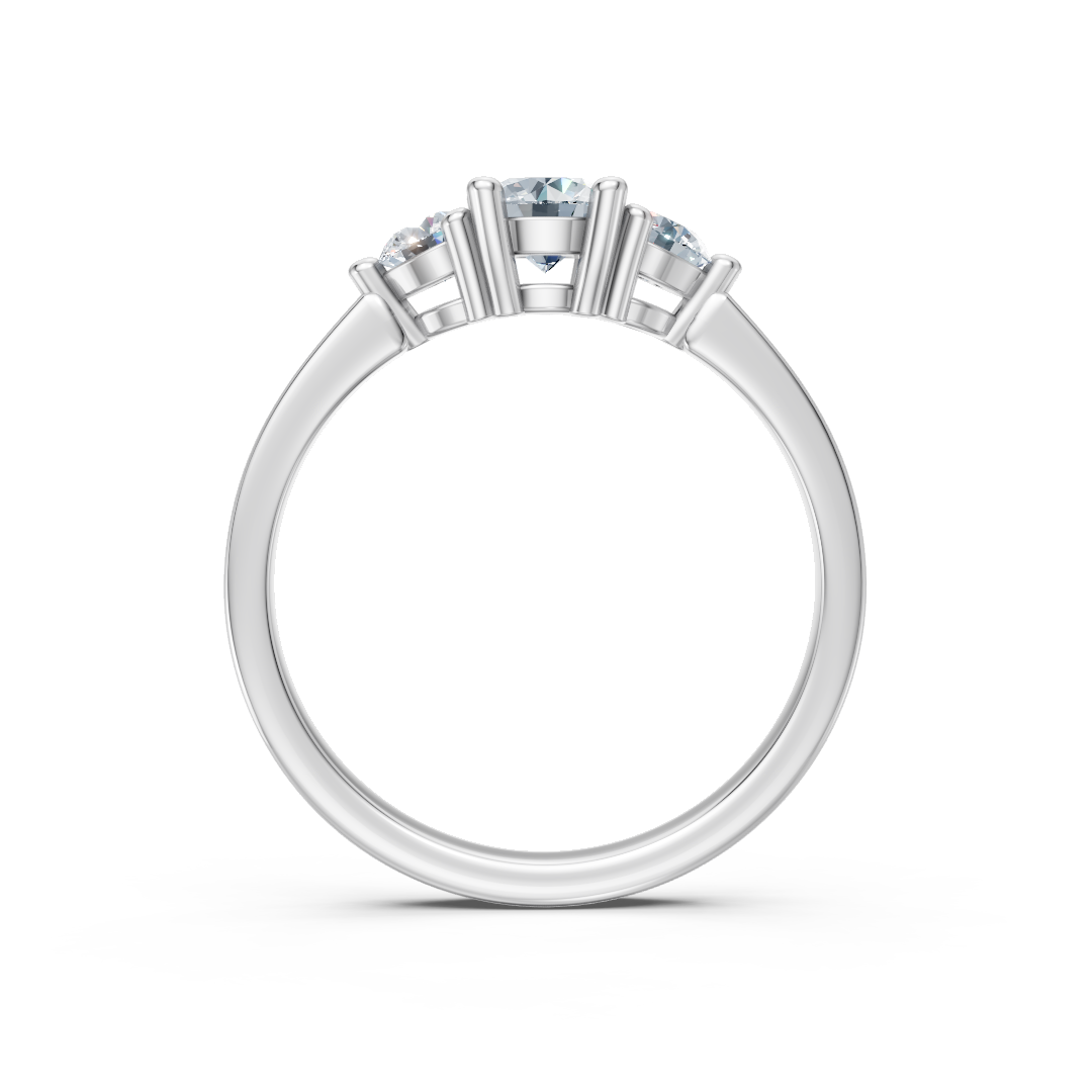 Zaročni prstan iz belega zlata Zlatarstvo Gajšek, elegantna oblika, sijoč diamant na sredini.