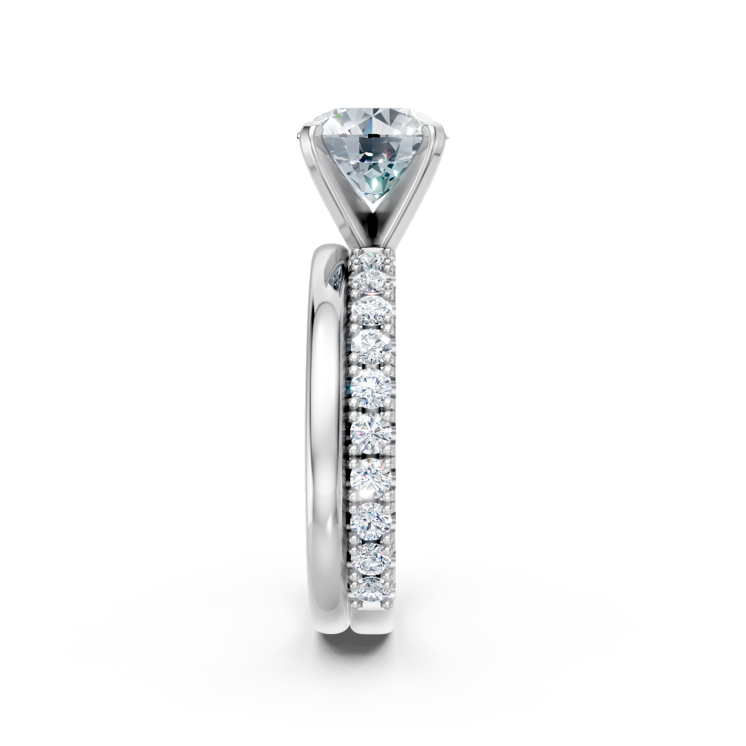 Zaročni prstan iz belega zlata Zlatarstvo Gajšek, elegantna oblika z diamantom na sredini, prikazan na sliki.